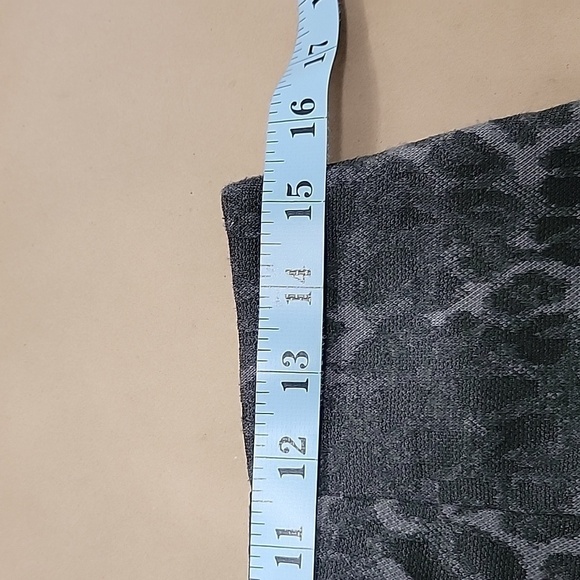 Studio Point, Size 6 Black / Gray Leopard or Cheetah Pencil Skirt, Exc. Cond. - Picture 5 of 10